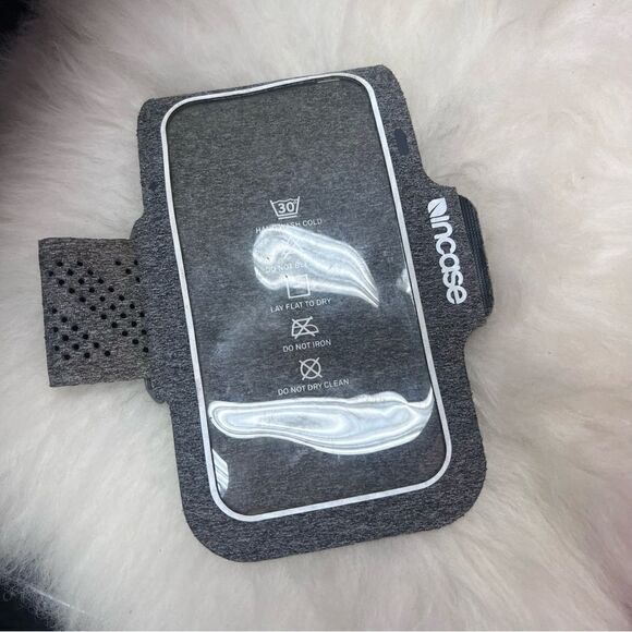 Incase iPhone Running Arm Band - Used a Few Times - Excellent Condition - Picture 1 of 4